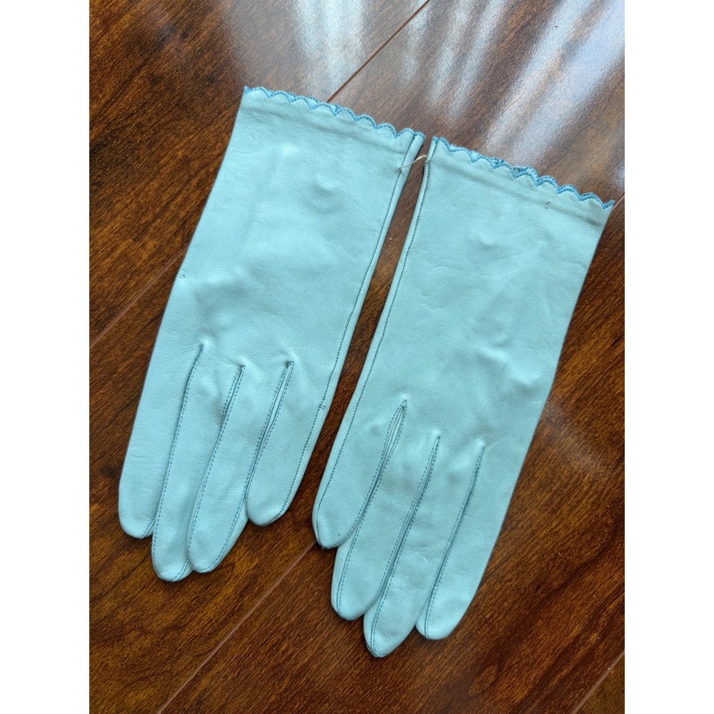 Miss Aris Vintage Light Blue Leather Scalloped Trim Wrist Gloves Size 7 Retro